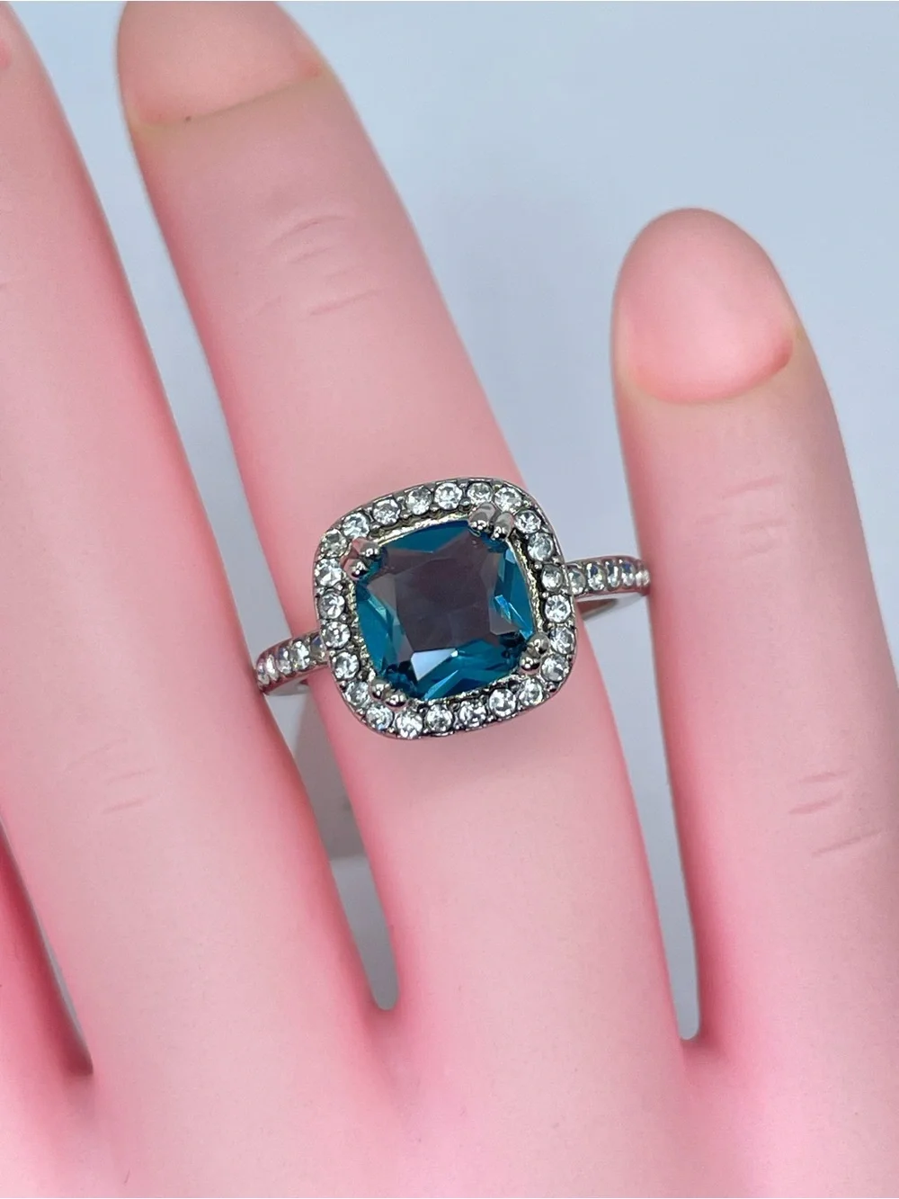 Swarovski Crystal Elements Teal Blue Halo Statement Ring Size 7